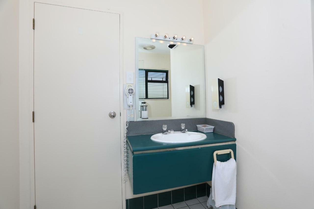 Pavilion Motel & Conference Centre Palmerston North Bagian luar foto
